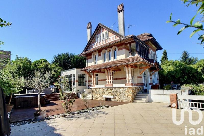 Maison - 200 m² - 7 pièces