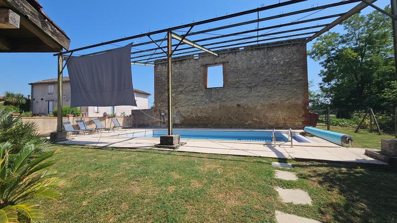 Maison - 330 m² - 9 pièces