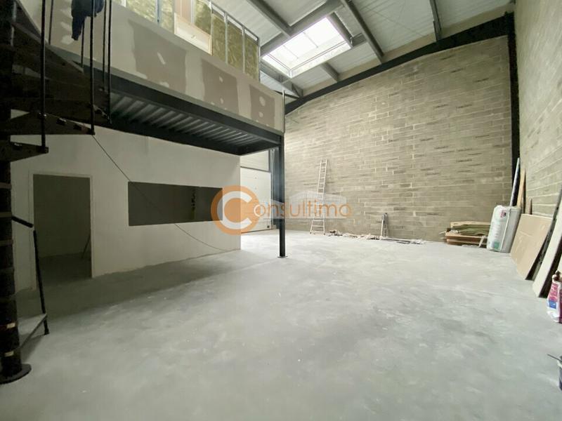 Local d'activité / Entrepôt - 165 m²
