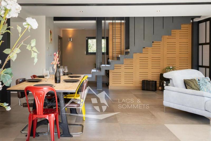 Villa - 243 m² - 9 pièces