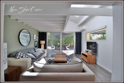 Maison - 225 m² - 10 pièces