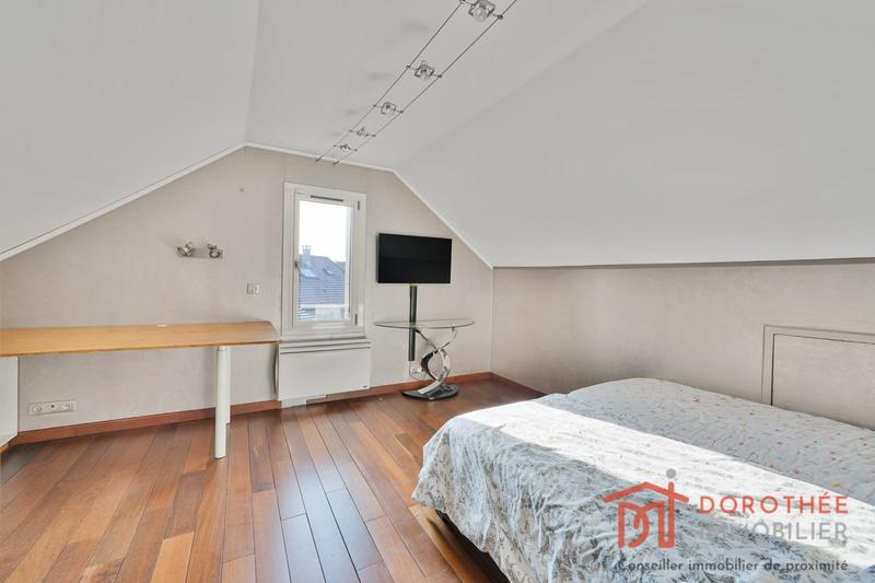 Maison - 212 m² - 8 pièces