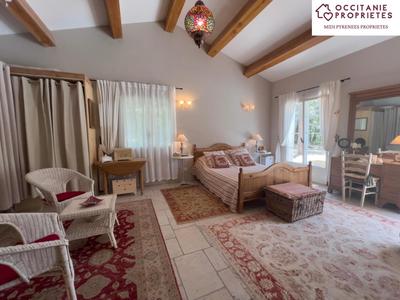 Propriété - 345 m² - 9 pièces