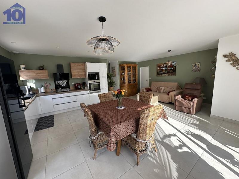 Maison - 99 m² - 4 pièces