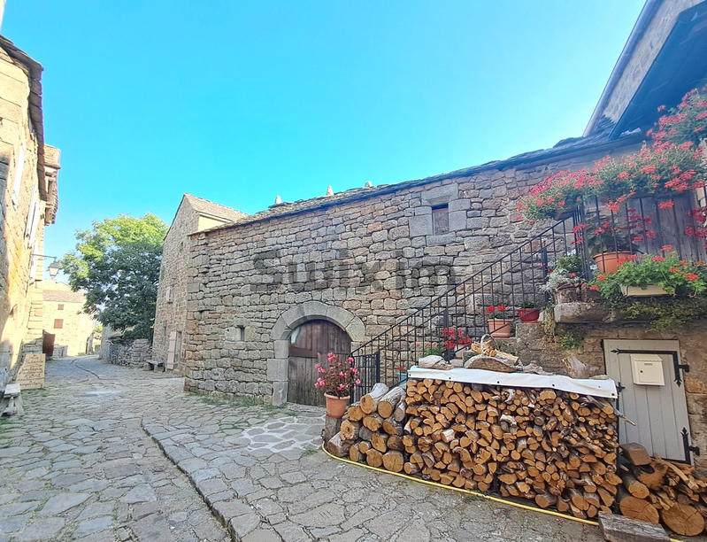 Maison de village - 94 m² - 2 pièces