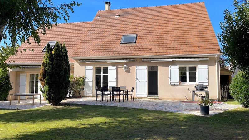 Maison - 202 m² - 7 pièces