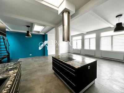 Loft - 202 m² - 6 pièces