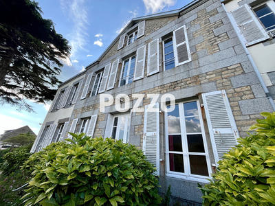 Maison - 250 m² - 12 pièces