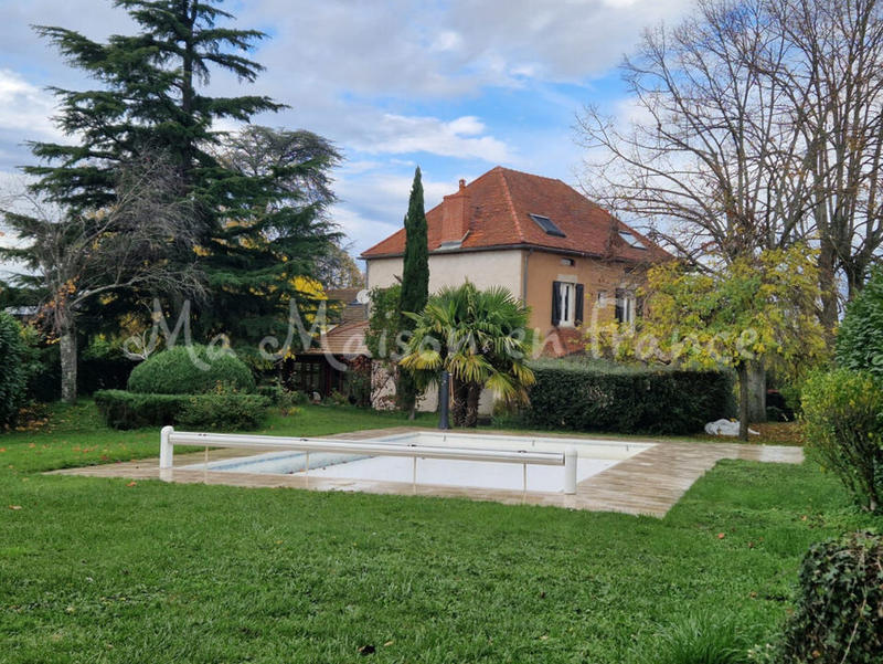 Maison - 240 m² - 1 pièce