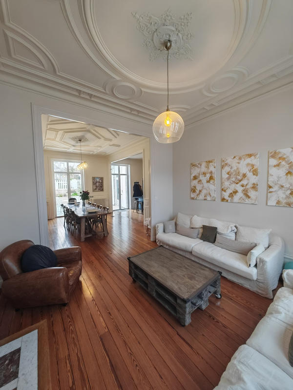 Maison - 256 m² - 9 pièces