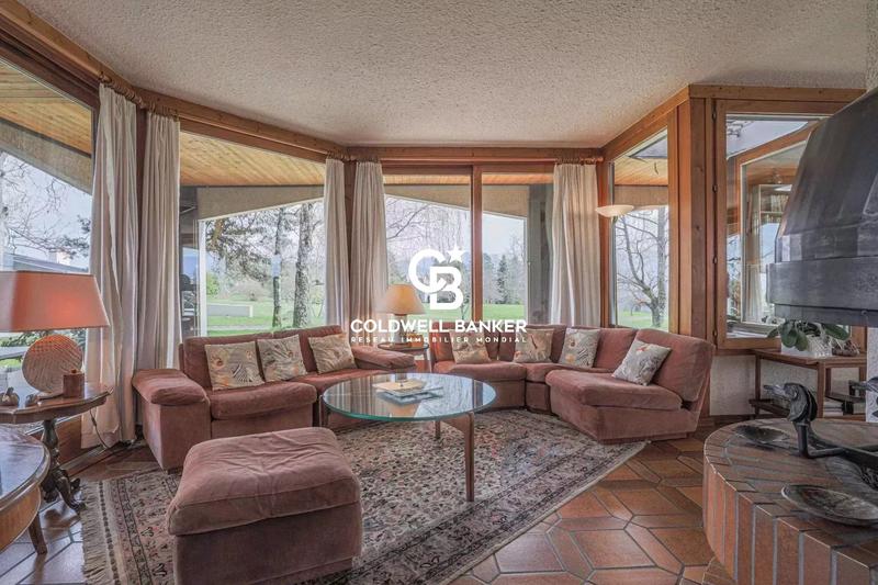 Maison - 250 m² - 7 pièces