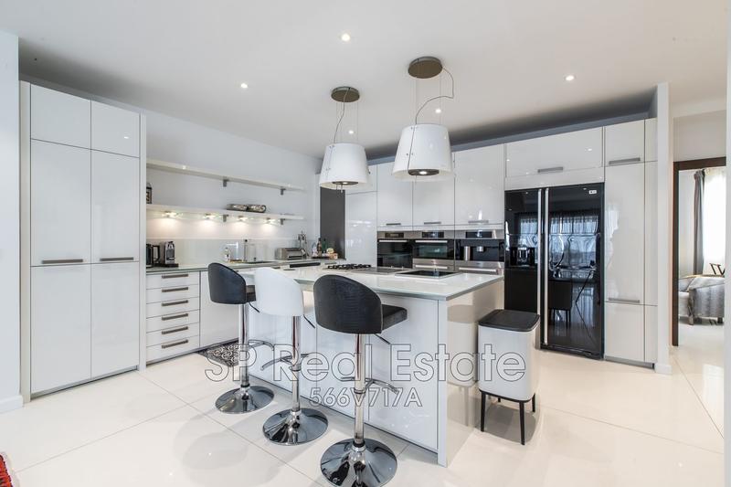 Appartement - 250 m² - 5 pièces