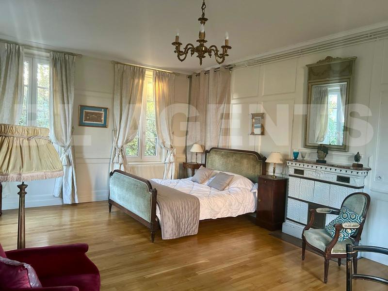 Demeure - 290 m² - 8 pièces
