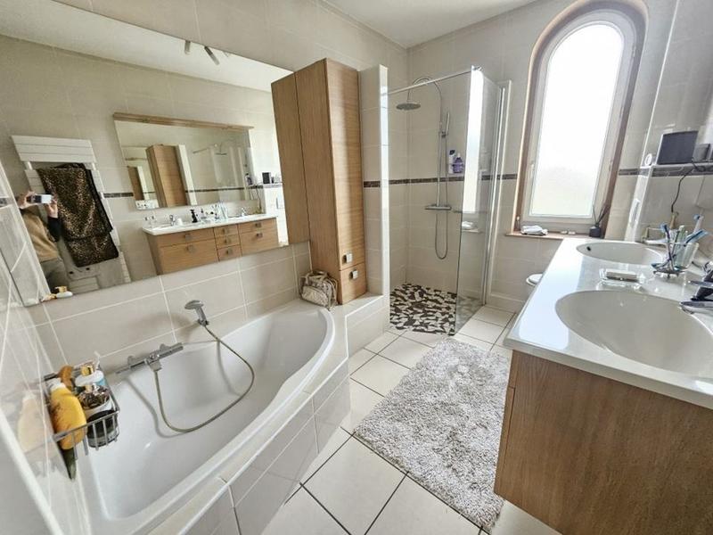 Maison traditionnelle - 172 m² - 7 pièces