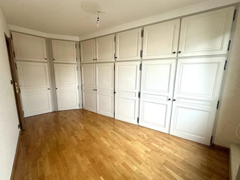 Appartement ancien - 111 m² - 5 pièces