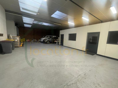 Local commercial - 351 m² - 9 pièces