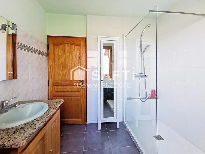 Maison - 212 m² - 5 pièces