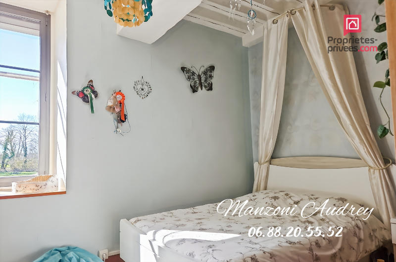 Demeure - 1 456 m² - 12 pièces