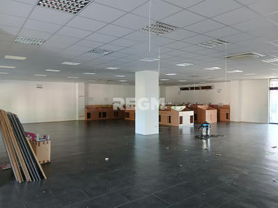 Local commercial - 298 m²