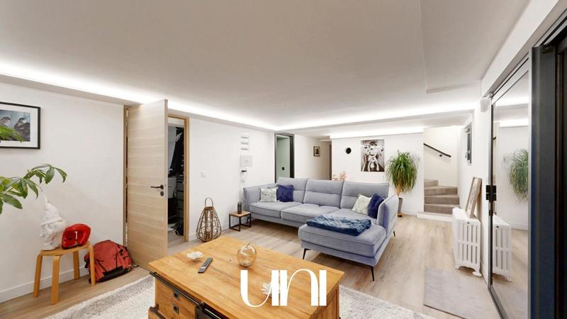 Maison - 208 m² - 9 pièces