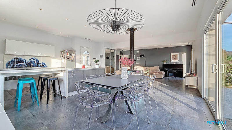 Maison - 137 m² - 6 pièces