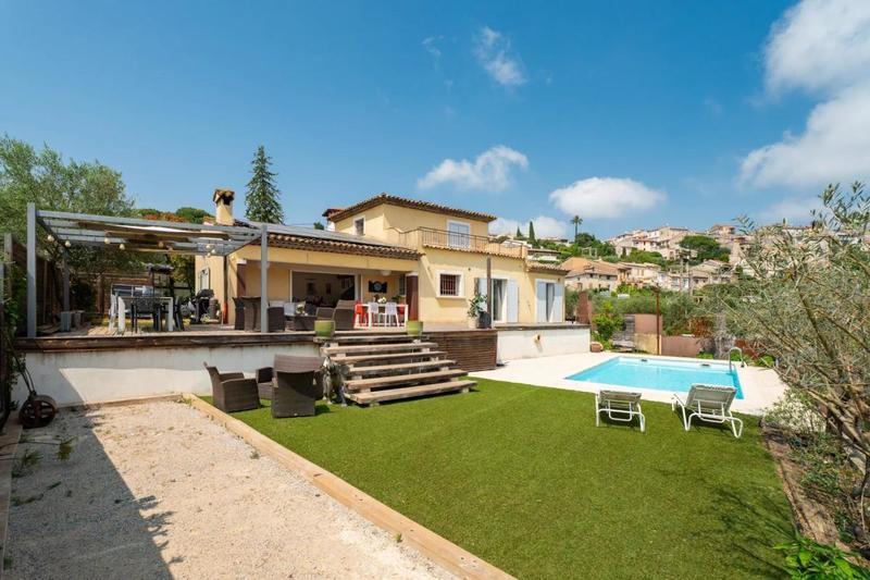 Villa - 300 m² - 4 pièces