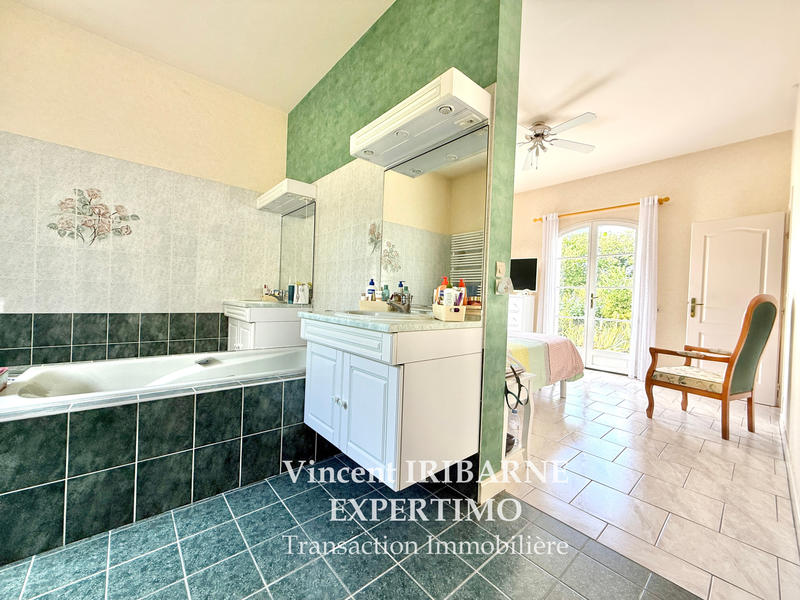 Propriété - 202 m² - 7 pièces