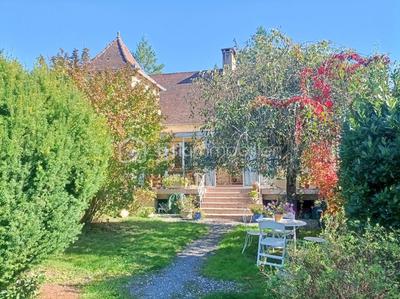 Demeure - 114 m² - 7 pièces