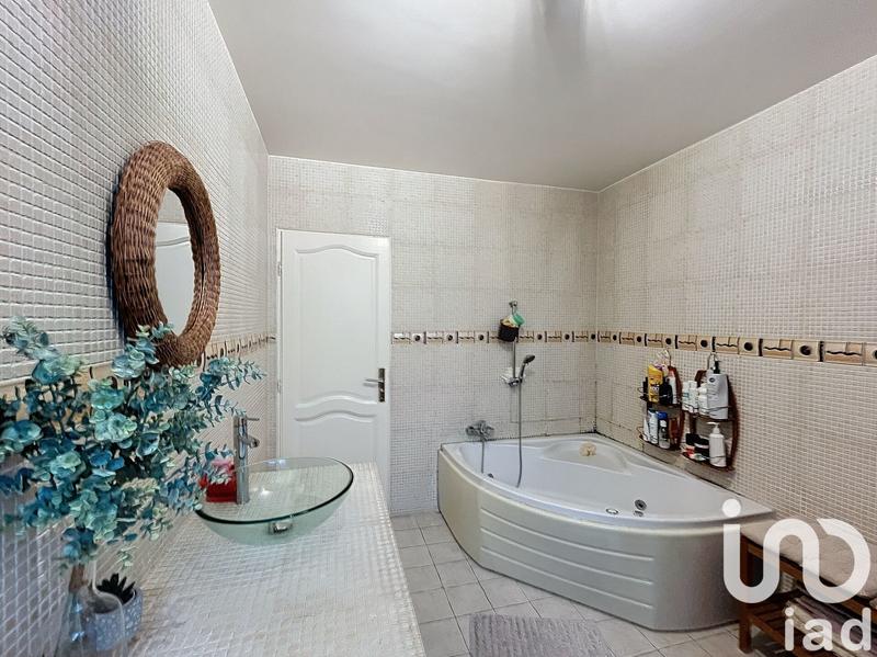 Maison - 153 m² - 8 pièces