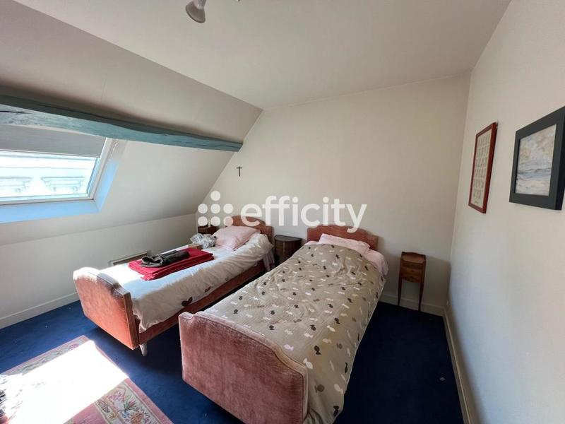 Demeure - 233 m² - 9 pièces