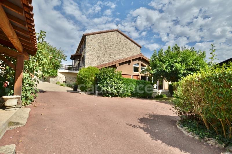 Maison en pierre - 545 m² - 21 pièces