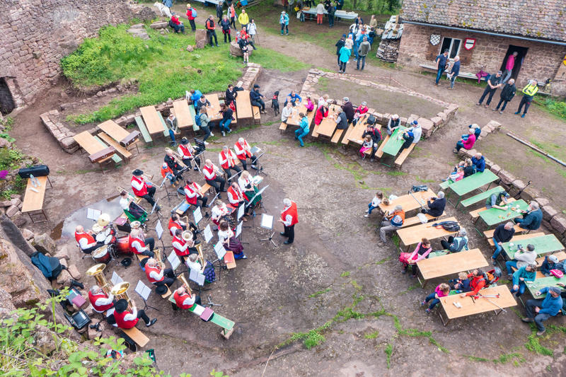 Tous aux châteaux d'Ottrott le 1er Mai !