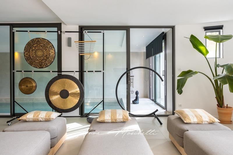 Maison - 450 m² - 8 pièces