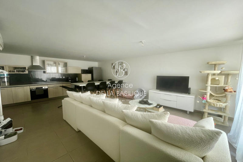 Maison - 296 m² - 4 pièces