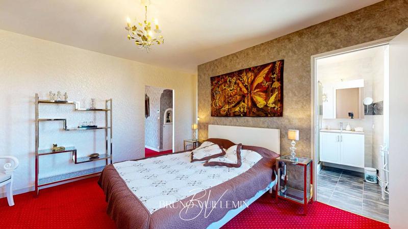 Demeure - 439 m² - 18 pièces