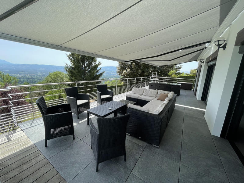 Maison - 228 m² - 7 pièces