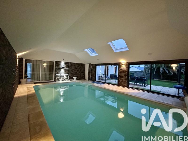 Maison - 260 m² - 8 pièces