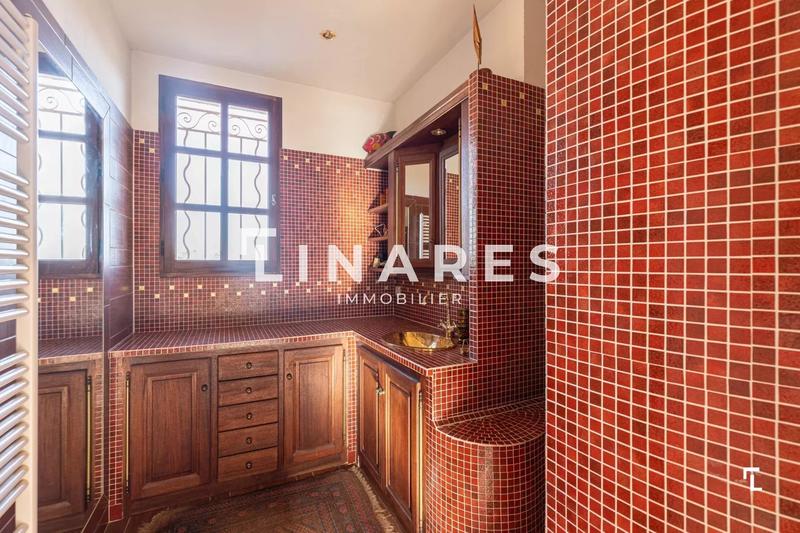 Maison - 369 m² - 7 pièces