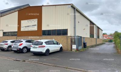 Local d'activité / Entrepôt - 700 m²