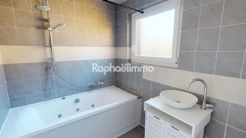 Appartement - 77 m² - 3 pièces