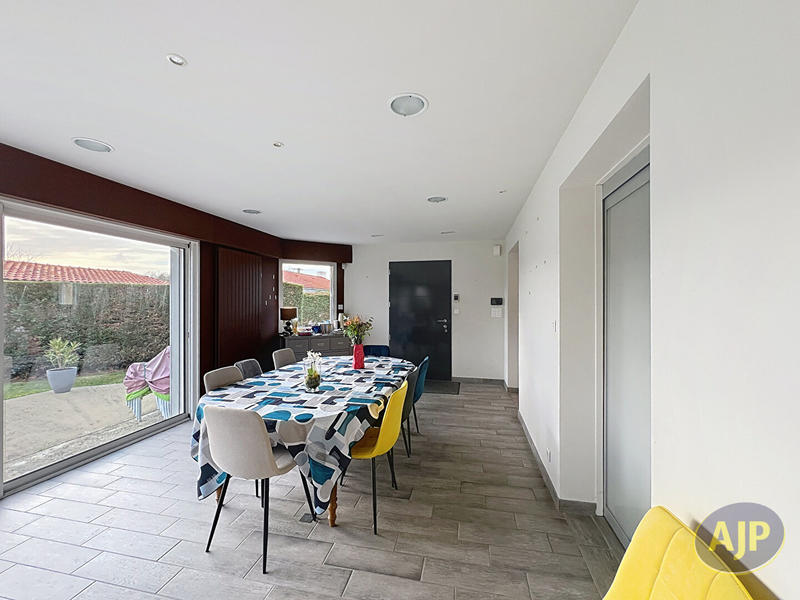 Maison - 198 m² - 8 pièces