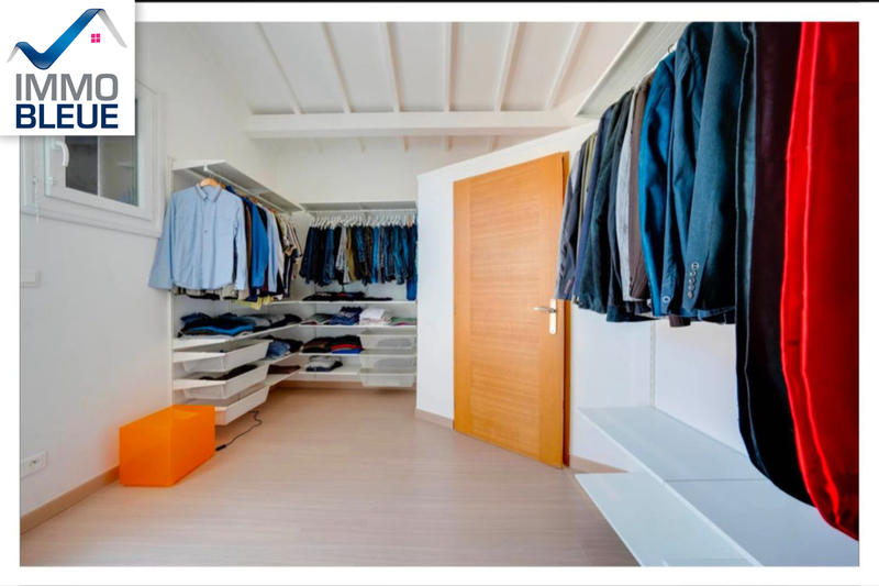 Maison - 240 m² - 5 pièces