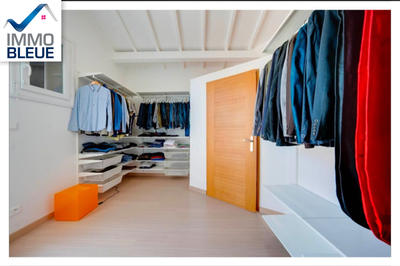 Maison - 240 m² - 5 pièces