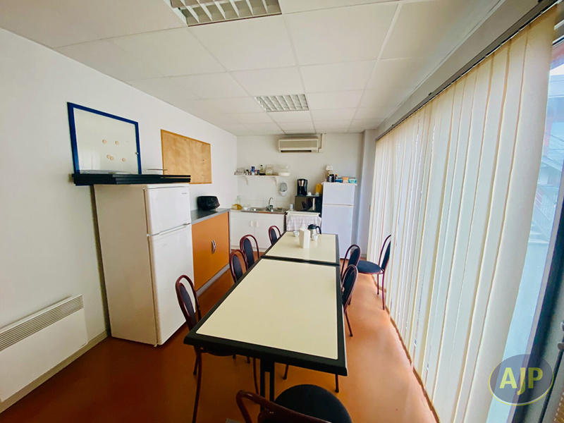 Local d'activité / Entrepôt - 106 m²