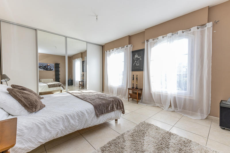 Maison - 295 m² - 8 pièces
