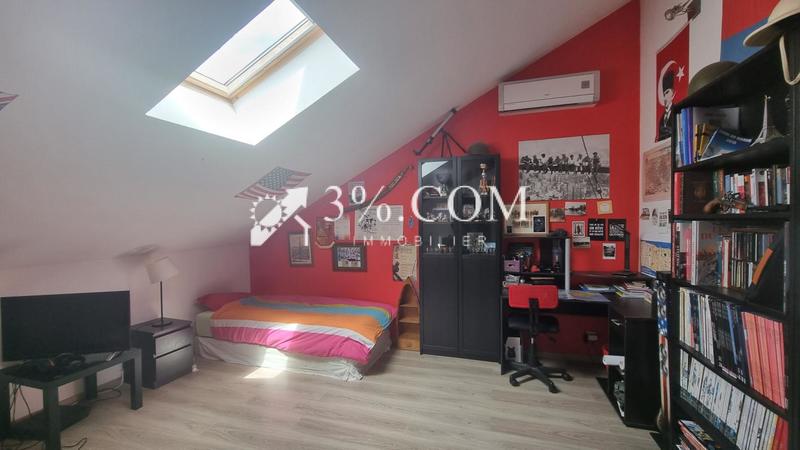 Maison - 240 m² - 8 pièces