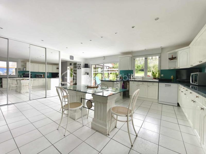 Maison - 213 m² - 8 pièces