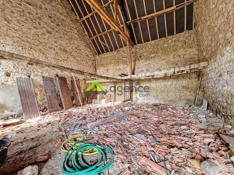 Maison - 200 m² - 2 pièces