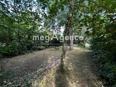 Terrain constructible - 1 225 m²