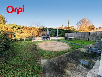 Maison - 250 m² - 8 pièces